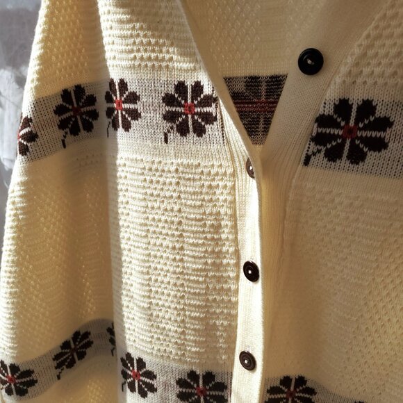 Baltic Cream Knit Cape - Picture 3 of 8